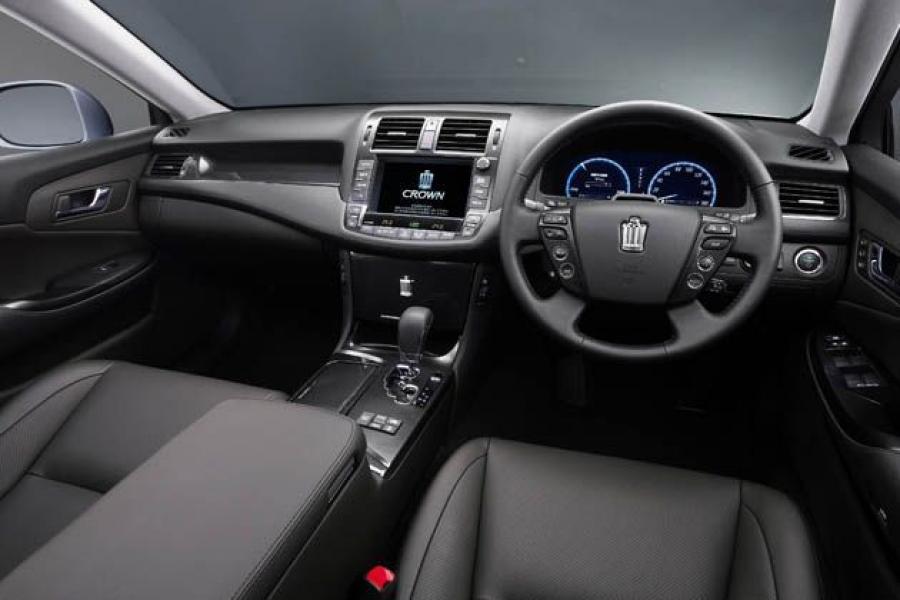  Toyota Crown Hybrid Concept 2007 года  (фото 12 из 17)